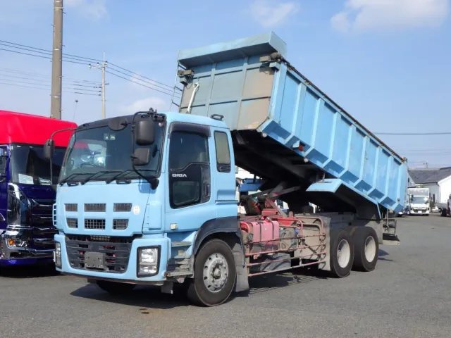 いすゞ ギガ QKG-CYZ77AMの写真1