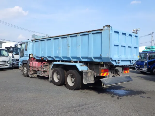 いすゞ ギガ QKG-CYZ77AMの写真3