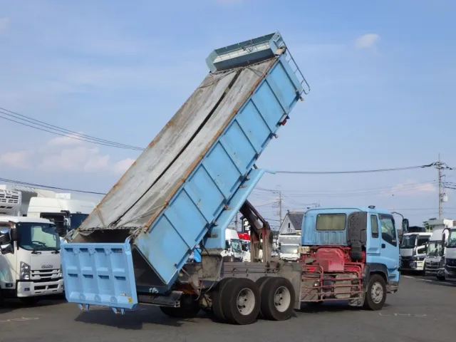 いすゞ ギガ QKG-CYZ77AMの写真4