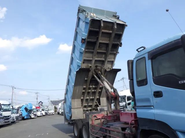 ボディー裏側の状態です。|いすゞ ギガ QKG-CYZ77AMの写真10