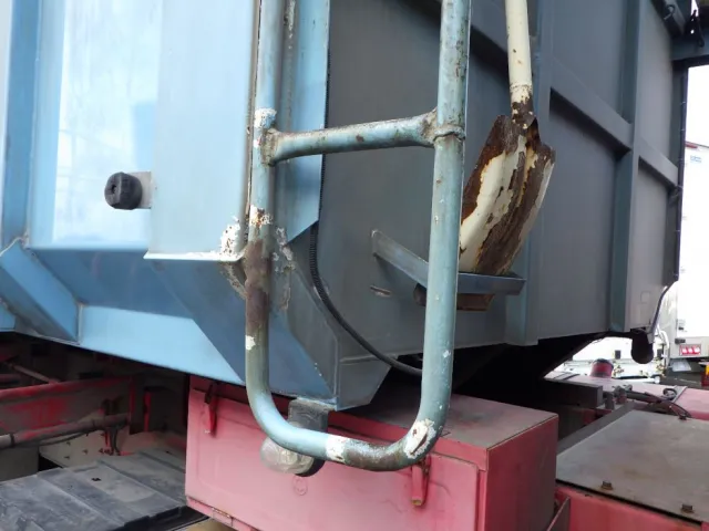 ハシゴにキズ・サビがあります。|いすゞ ギガ QKG-CYZ77AMの写真20