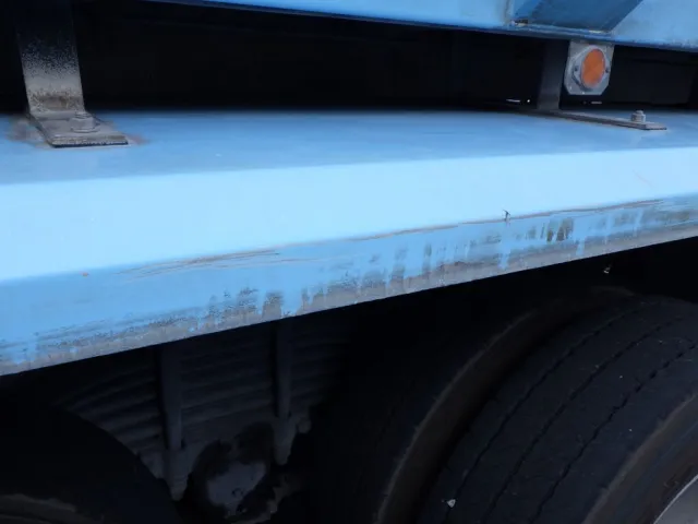 助手席側リヤフェンダーにスレがあります。|いすゞ ギガ QKG-CYZ77AMの写真22