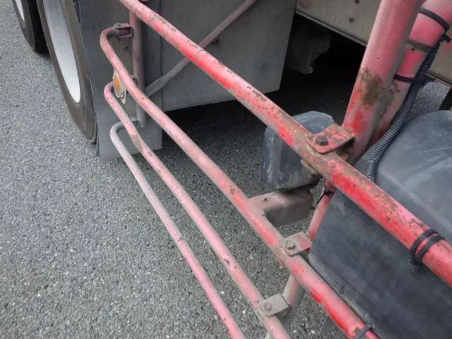 運転席側サイドバンパーにキズ・サビ・曲がりがあります。|いすゞ ギガ QKG-CYZ77AMの写真24