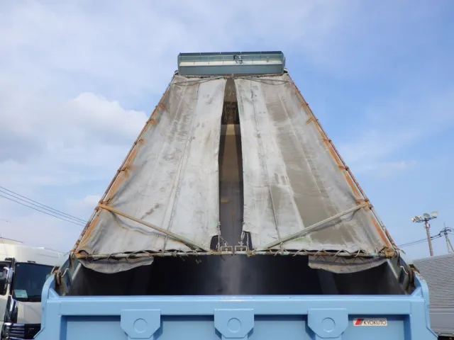 左右のシートアームにキズ・サビがあります。|いすゞ ギガ QKG-CYZ77AMの写真29