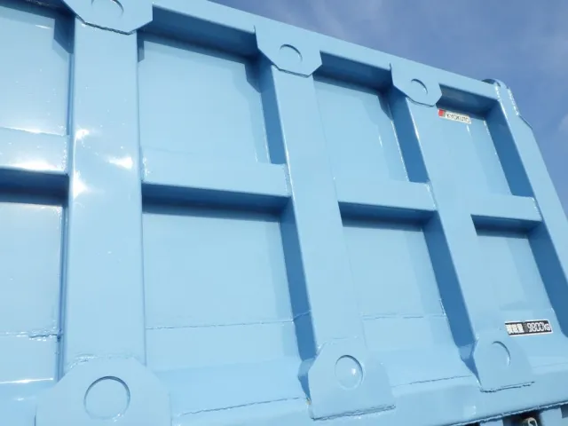 ゲートにヘコミ・塗装跡があります。|いすゞ ギガ QKG-CYZ77AMの写真30