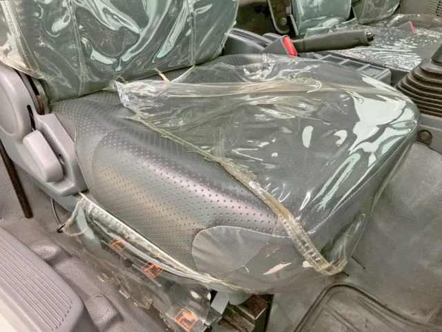 運転席座面シートに破れがあります。|いすゞ フォワード TKG-FRR90S1(2WD)の写真8