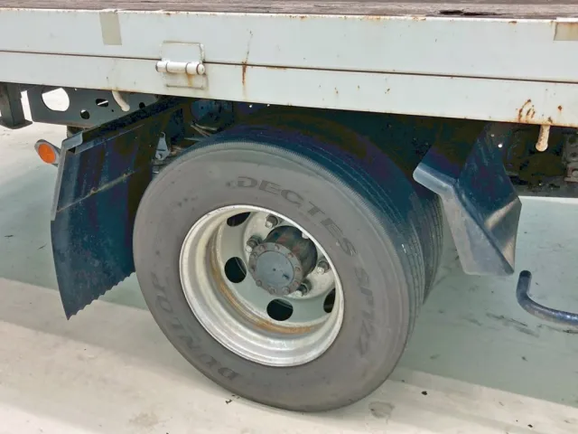 運転席側リヤフェンダーに曲がりがあります。|いすゞ フォワード TKG-FRR90S1(2WD)の写真22