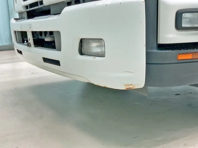 フロントバンパー助手席側にキズ・サビがあります。|いすゞ フォワード TKG-FRR90S1(2WD)の写真31