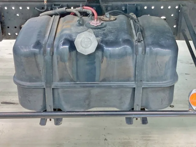 燃料タンクは100Lです。|いすゞ フォワード TKG-FRR90S1(2WD)の写真33