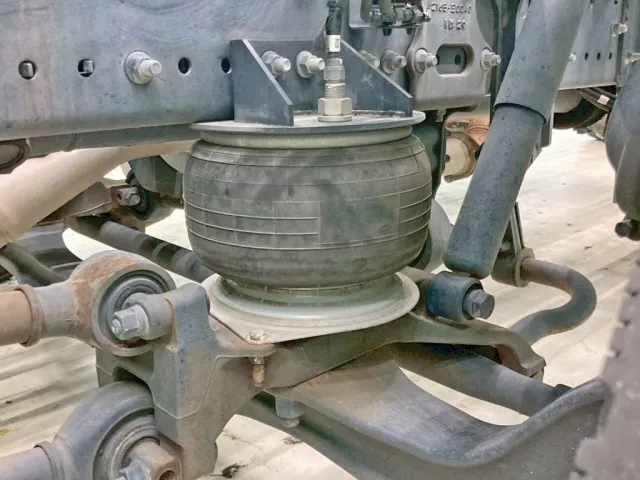 前輪もエアサスです。|日野 プロフィア 2DG-FW1AHJの写真6