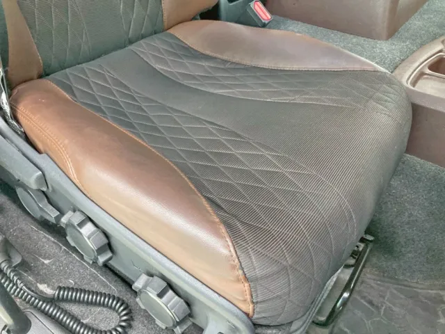 運転席座面にヘタリがあります。|日野 プロフィア 2DG-FW1AHJの写真9