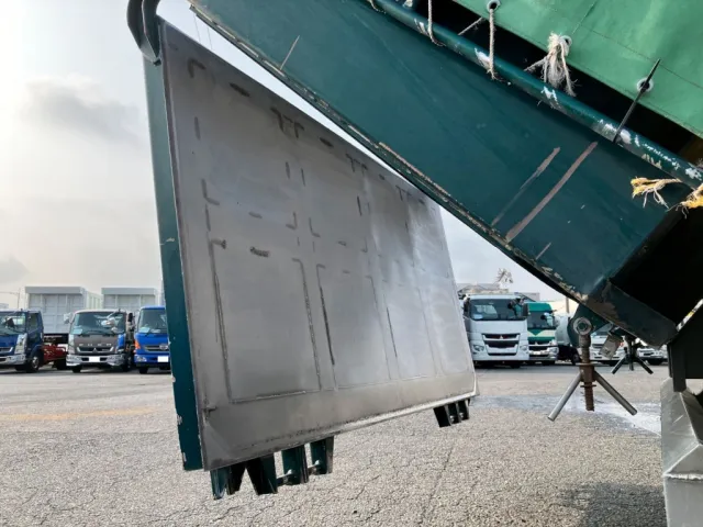 いすゞ フォワード QKG-FVZ34U2の写真9