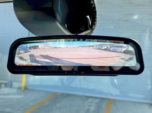 ルームミラーは、バックモニターに切り替わります。|日野 デュトロ 2KG-XZU720M(2WD)の写真22