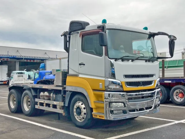 ホイールはアルミ製・サイドバンパーはステンレス製です。|三菱 スーパーグレート QDG-FV50VJRの写真2