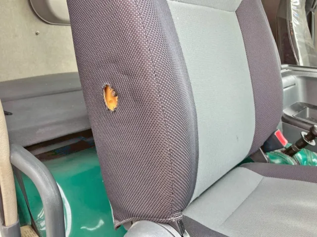 運転席背もたれのダイヤルが欠品しています。|三菱 スーパーグレート QDG-FV50VJRの写真10