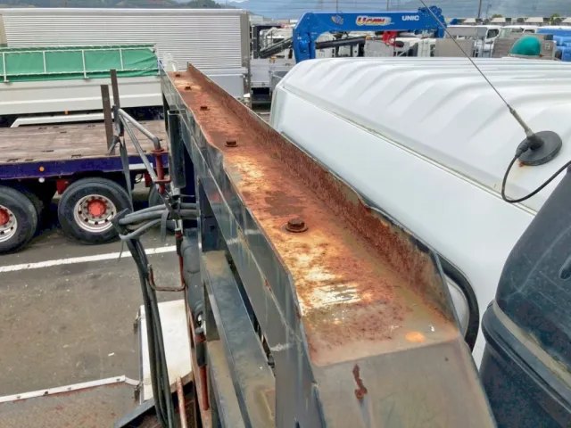 つい立上部に歪みがあります。|三菱 スーパーグレート QDG-FV50VJRの写真13