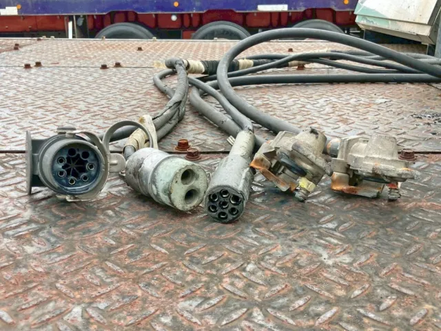 接続コネクター類です。|三菱 スーパーグレート QDG-FV50VJRの写真16