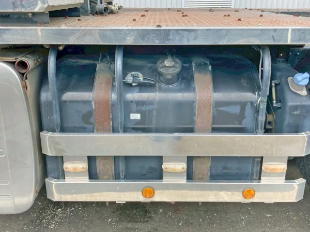 燃料タンクは400Lです。|三菱 スーパーグレート QDG-FV50VJRの写真24