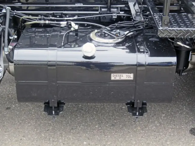 燃料タンクは70Lです。|三菱 キャンター 2RG-FBAV0(2WD)の写真11