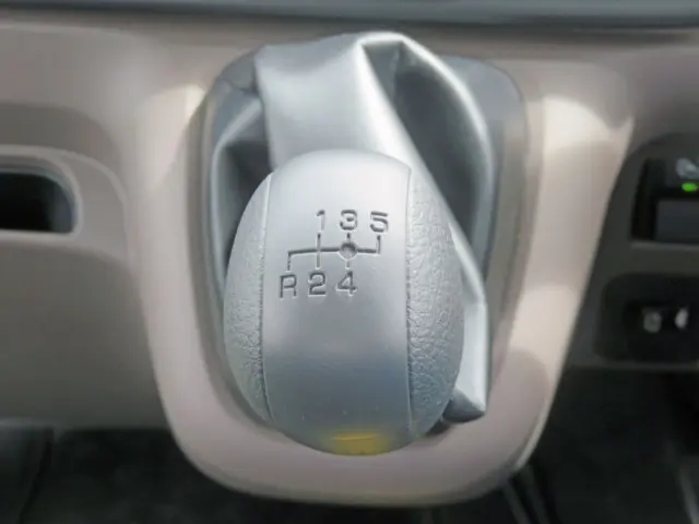 三菱 キャンター 2RG-FBAV0(2WD)の写真15