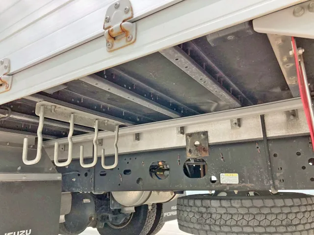 シャーシとネタの状態です。(縦ネタはアルミ製・横ネタは鉄製です)|いすゞ フォワード 2RG-FRR90T2(2WD)の写真6