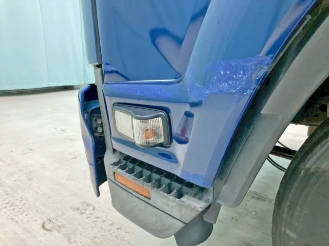 助手席ドア 及び フロントフェンダーに溶け跡があります。|いすゞ フォワード 2RG-FRR90T2(2WD)の写真17