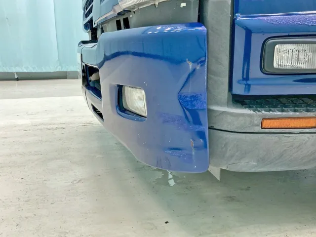 フロントバンパー助手席側にヘコミ・溶け・手塗り箇所があります。|いすゞ フォワード 2RG-FRR90T2(2WD)の写真19