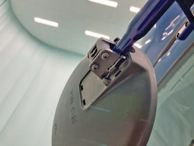 フロントアンダーミラー取付部に割れがあります。|いすゞ フォワード 2RG-FRR90T2(2WD)の写真20