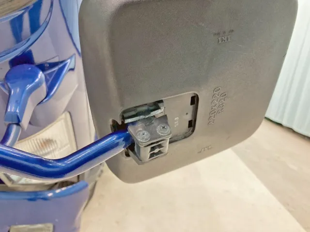 助手席側補助ミラー取付部に割れがあります。|いすゞ フォワード 2RG-FRR90T2(2WD)の写真21