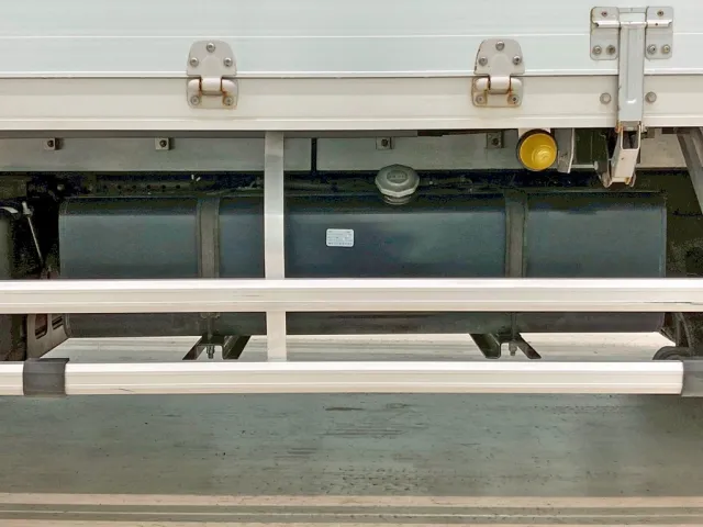 燃料タンクは200Lです。|いすゞ フォワード 2RG-FRR90T2(2WD)の写真25