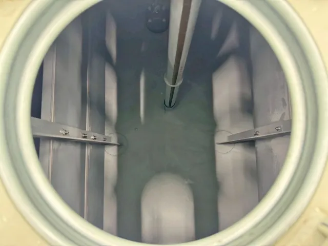 タンク内部の状態です。(前方)|日野 デュトロ 2KG-XZU600E(2WD)の写真8