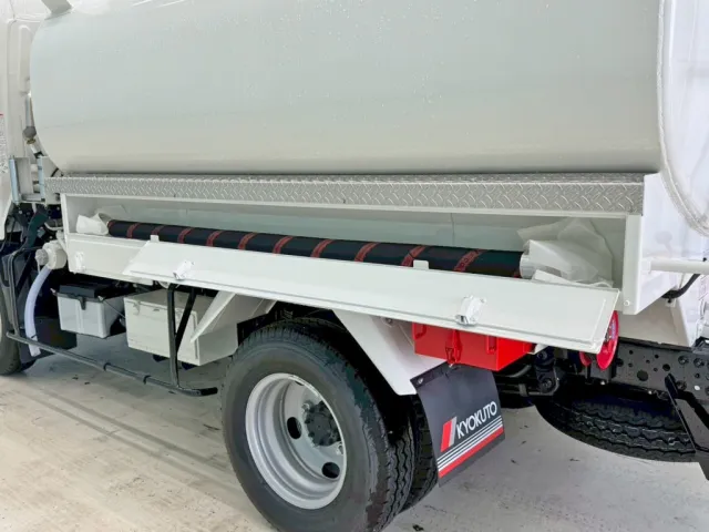 助手席側のホースです。|日野 デュトロ 2KG-XZU600E(2WD)の写真13