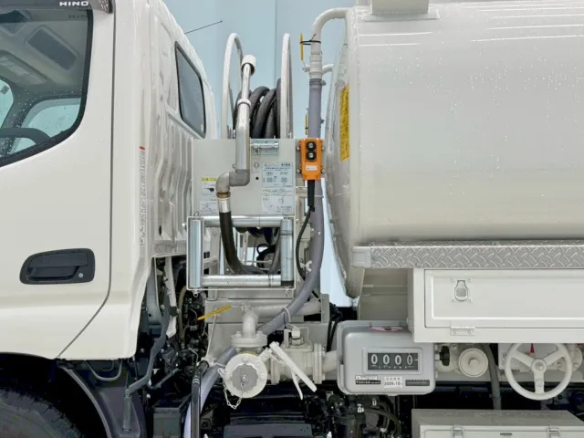 助手席側の配管周りの状態です。|日野 デュトロ 2KG-XZU600E(2WD)の写真15