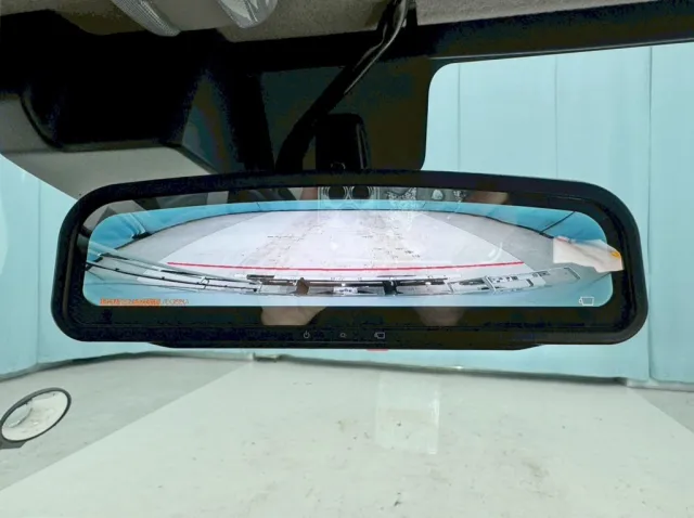 ルームミラーはバックモニターに切り替わります。|日野 デュトロ 2KG-XZU600E(2WD)の写真27