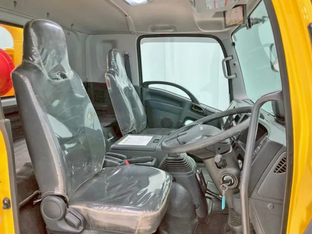いすゞ フォワード 2RG-FRR90S2(2WD)の写真7