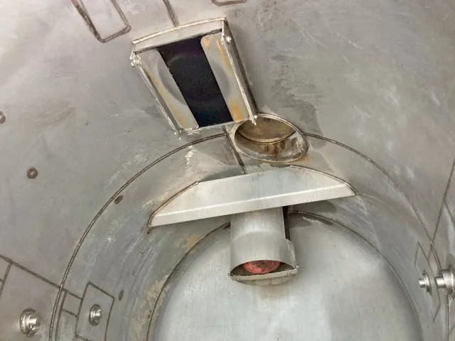 タンク上部の状態です。|いすゞ フォワード 2RG-FRR90S2(2WD)の写真12