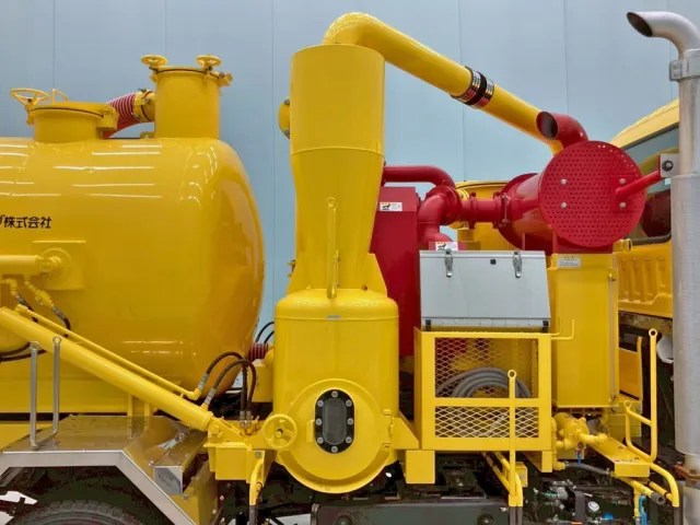 運転席側後方にサイクロン(2次キャッチャー)が付いています。|いすゞ フォワード 2RG-FRR90S2(2WD)の写真27