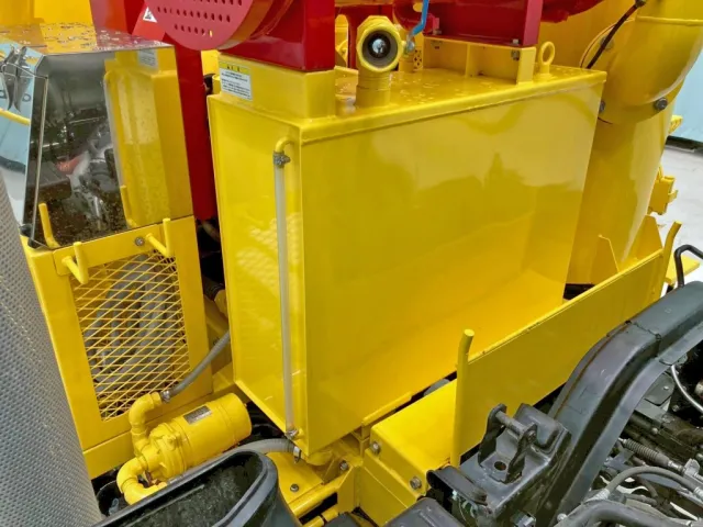 水タンクです。|いすゞ フォワード 2RG-FRR90S2(2WD)の写真30