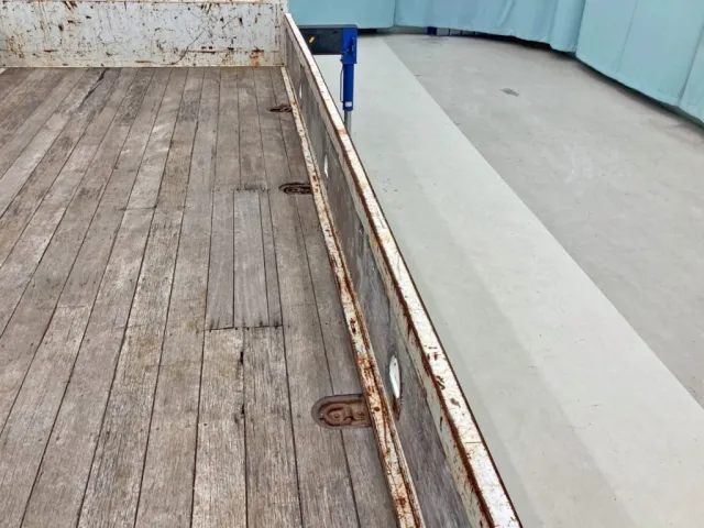 運転席側アオリ下部にスキマがあります。|日野 レンジャー SDG-FC9JKAP(2WD)の写真12