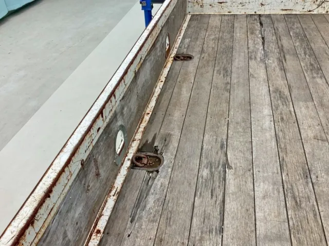 床板助手席側に割れがあります。|日野 レンジャー SDG-FC9JKAP(2WD)の写真13