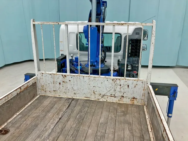 床板前方にも割れ箇所があります。|日野 レンジャー SDG-FC9JKAP(2WD)の写真14