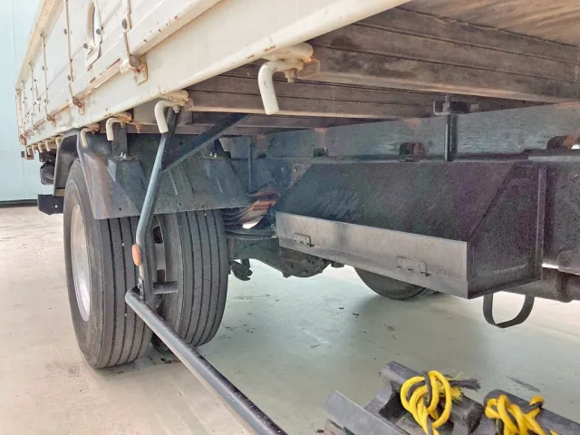 ボディー運転席側中央部に工具箱が付いています。|日野 レンジャー SDG-FC9JKAP(2WD)の写真17