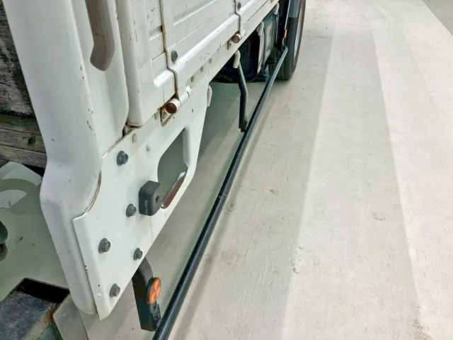 助手席側サイドバンパーに曲がりがあります。|日野 レンジャー SDG-FC9JKAP(2WD)の写真18