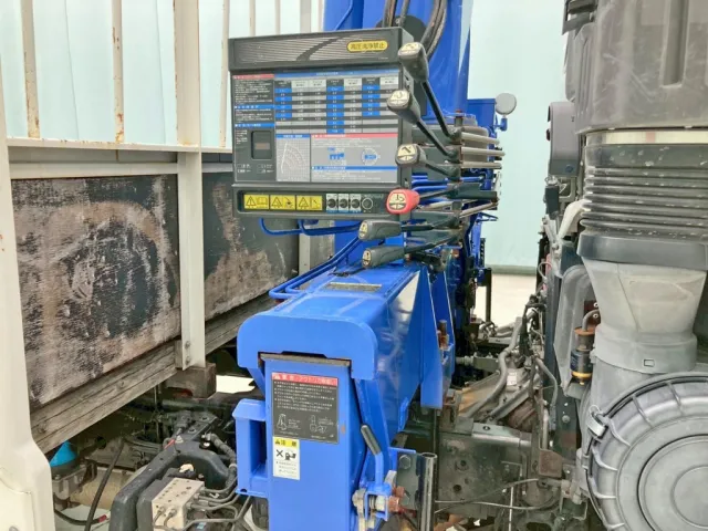 クレーンの操作レバーです。|日野 レンジャー SDG-FC9JKAP(2WD)の写真19