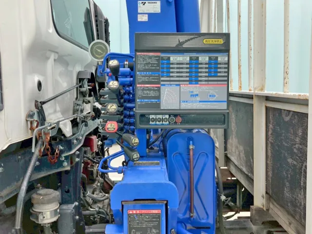 クレーンの操作レバーです。|日野 レンジャー SDG-FC9JKAP(2WD)の写真20