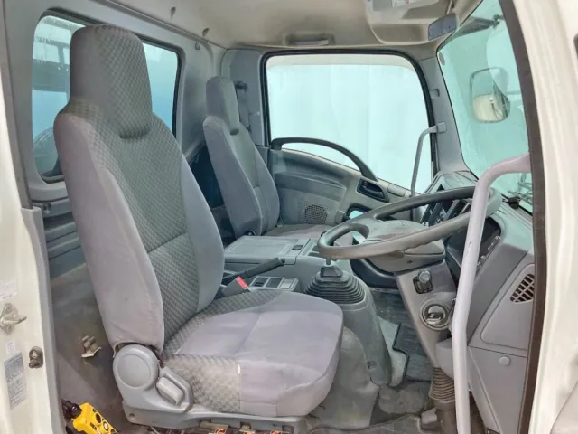 ベッドレスキャビンです。|いすゞ フォワード TKG-FRR90S2(2WD)の写真7
