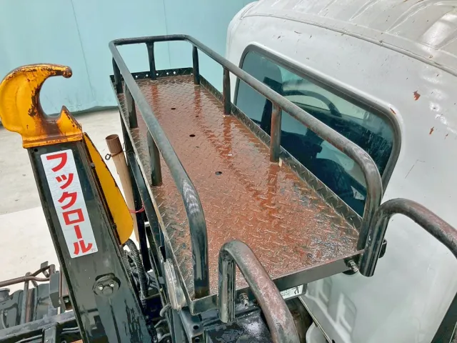 つい立上部の踊り場の状態です。|いすゞ フォワード TKG-FRR90S2(2WD)の写真10