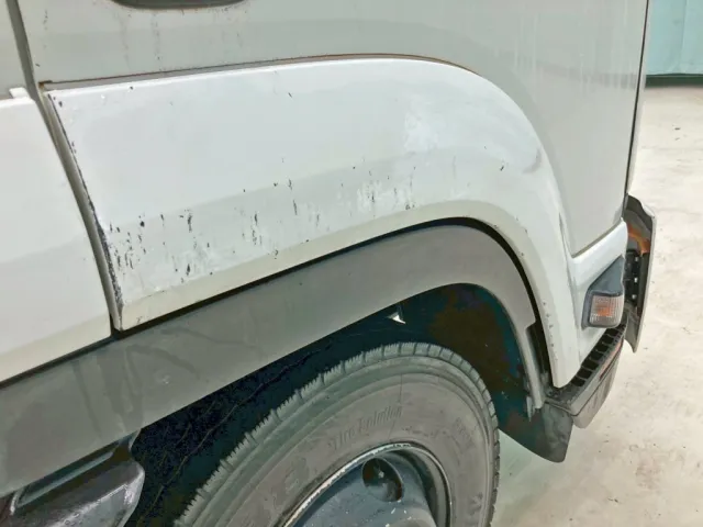 運転席側フロントフェンダーにキズがあります。|いすゞ フォワード TKG-FRR90S2(2WD)の写真21