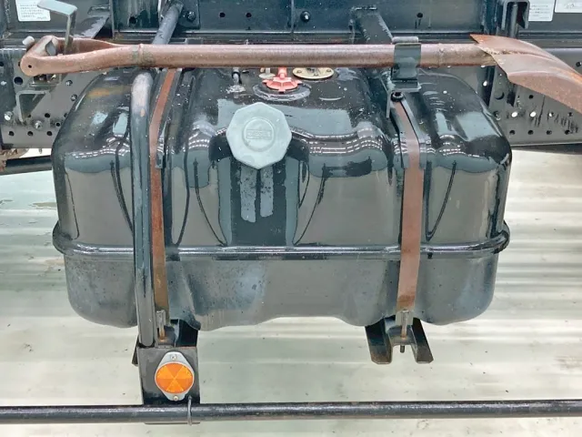 燃料タンクは100Lです。|いすゞ フォワード TKG-FRR90S2(2WD)の写真25