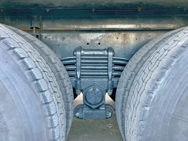 リーフサスです。|UDトラックス クオン PKG-CW4ZLの写真5